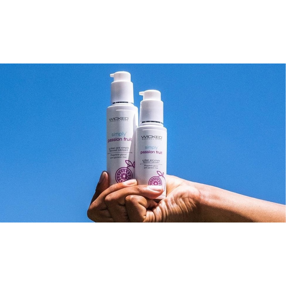 Різне - Лубрикант оральний зі смаком маракуї Wicked Simply Passion Fruit на водній основі, 70 мл 2