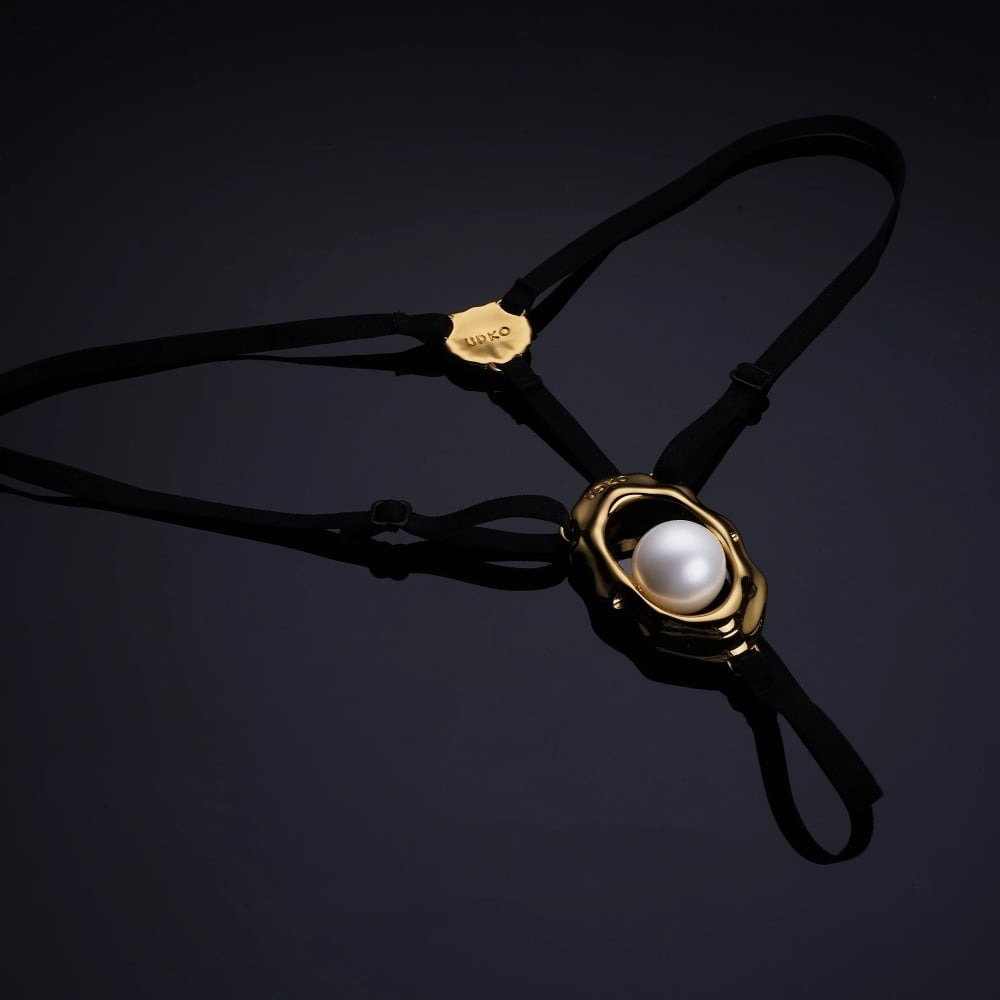 Різне - Стрінги з перлиною, що стимулює клітор UPKO Moist Eyes G-string, чорний 2