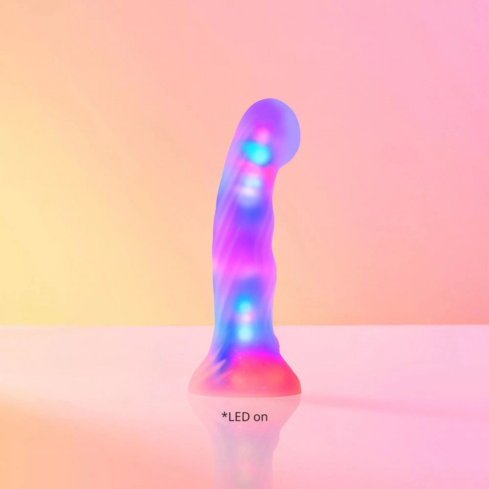 Фаллоимитаторы - Светящийся дилдо Love To Love - SUGAR BOMB, 39 режимов подсветки, гнется, перезаряжаемый