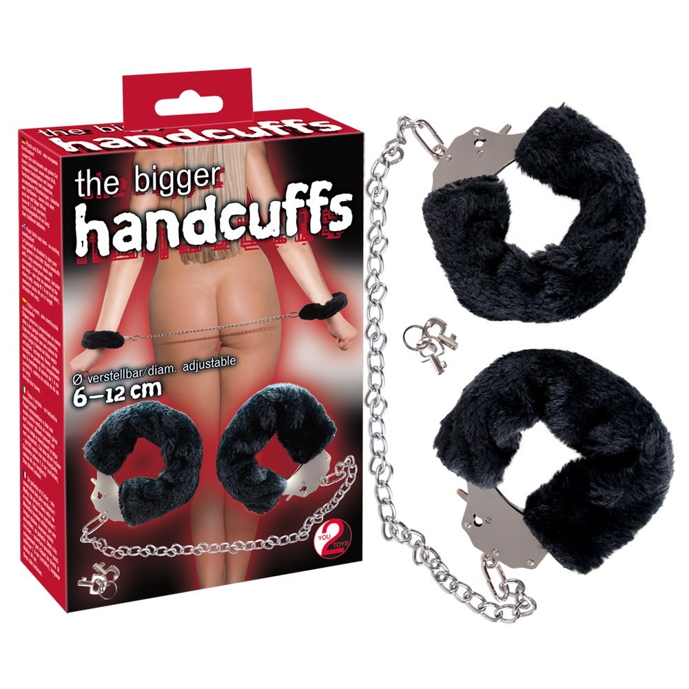 БДСМ игрушки - Наручники Bigger Furry Handcuffs, 6 - 12 см, черные