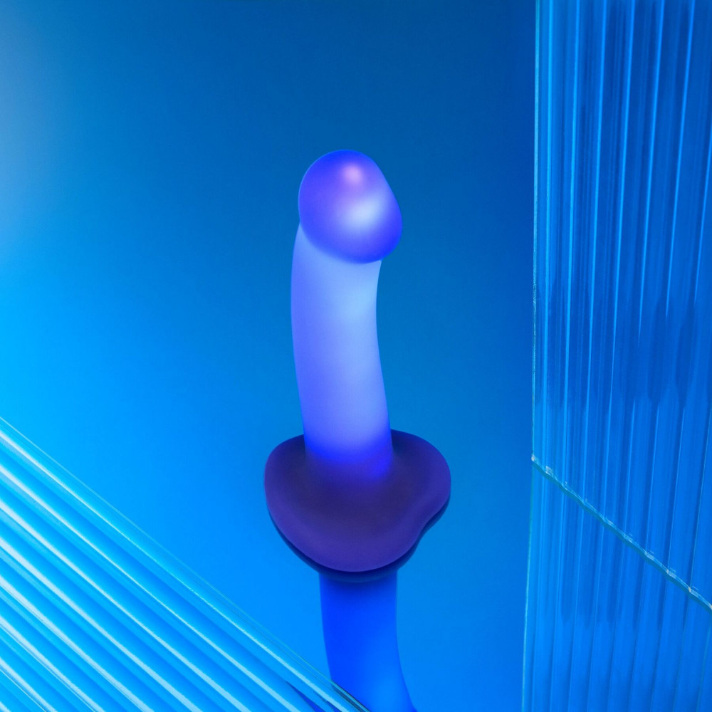 Фалоімітатор - Дилдо, що світиться Strap-On-Me Glow-LED Dildo Purple - M 5