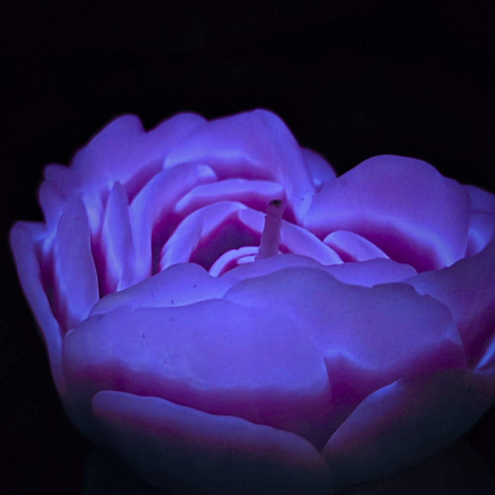 Різне - Свічка низькотемпературна люмінесцентна GlowKink фіолетова, L 2