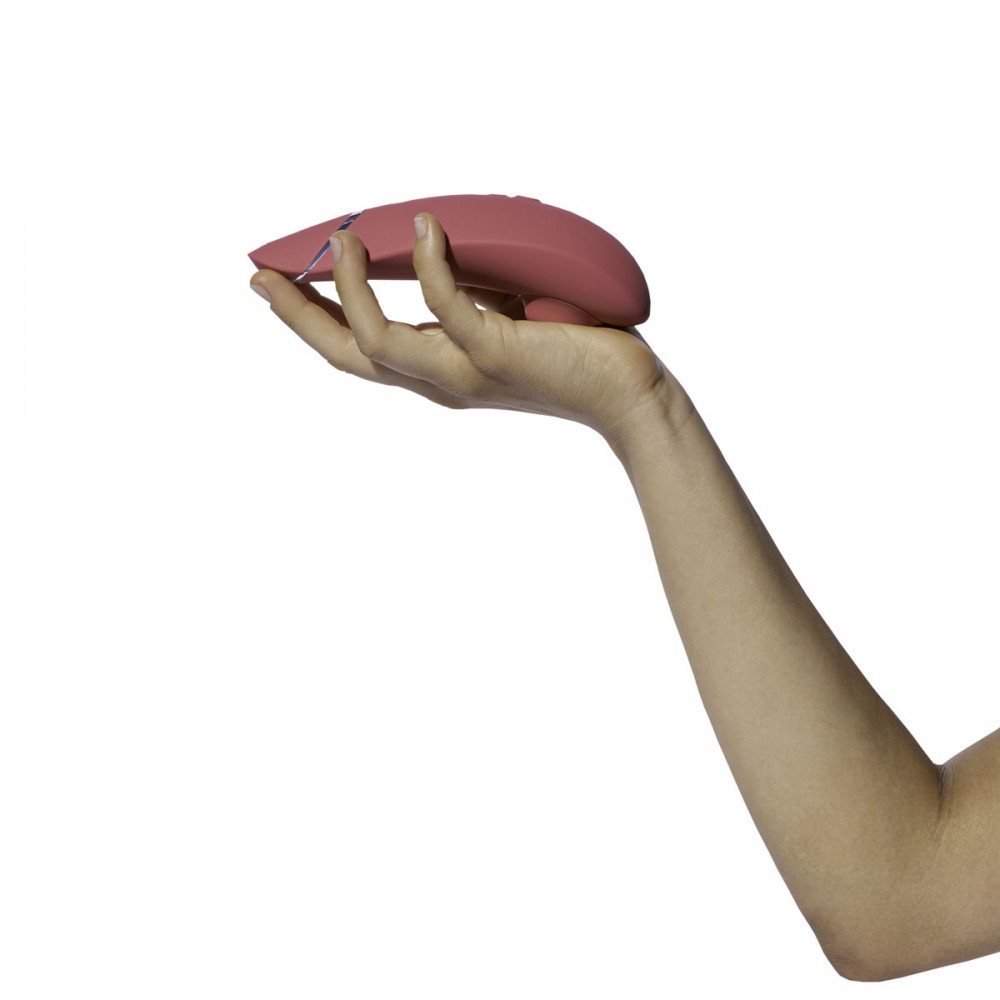 Секс игрушки - Вакуумный клиторальный стимулятор Womanizer Premium 2 Respberry 4