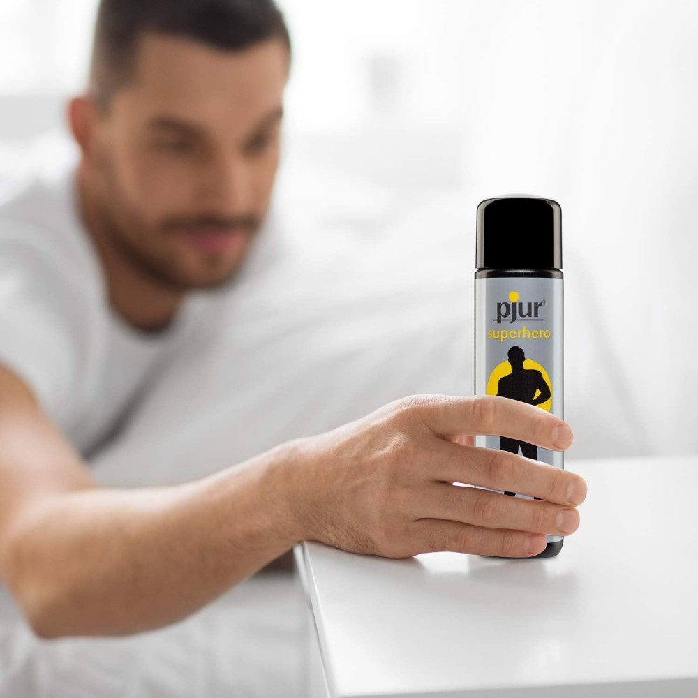 - Лубрикант-пролонгатор стимулюючий 30 мл Pjur Superhero Glide на водній основі 1