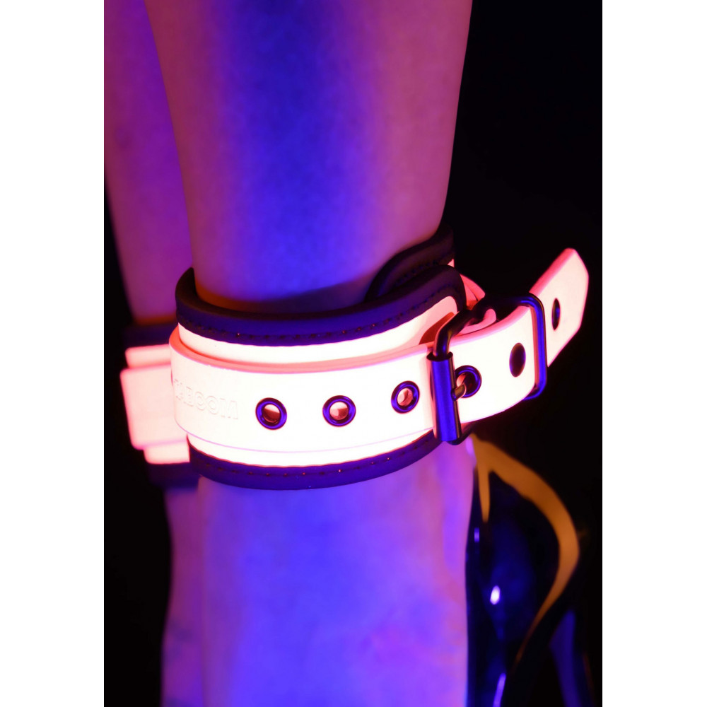 БДСМ игрушки - Поножи светящиеся в темноте Taboom Ankle Cuffs, розовые 4