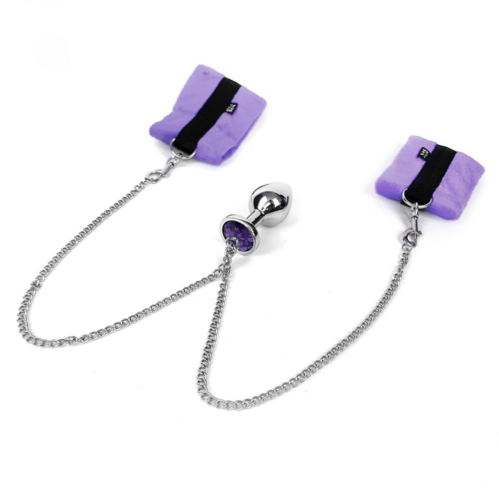 Анальная пробка со стразом - Наручники с металлической анальной пробкой Art of Sex Handcuffs with Metal Anal Plug size M Purple 2