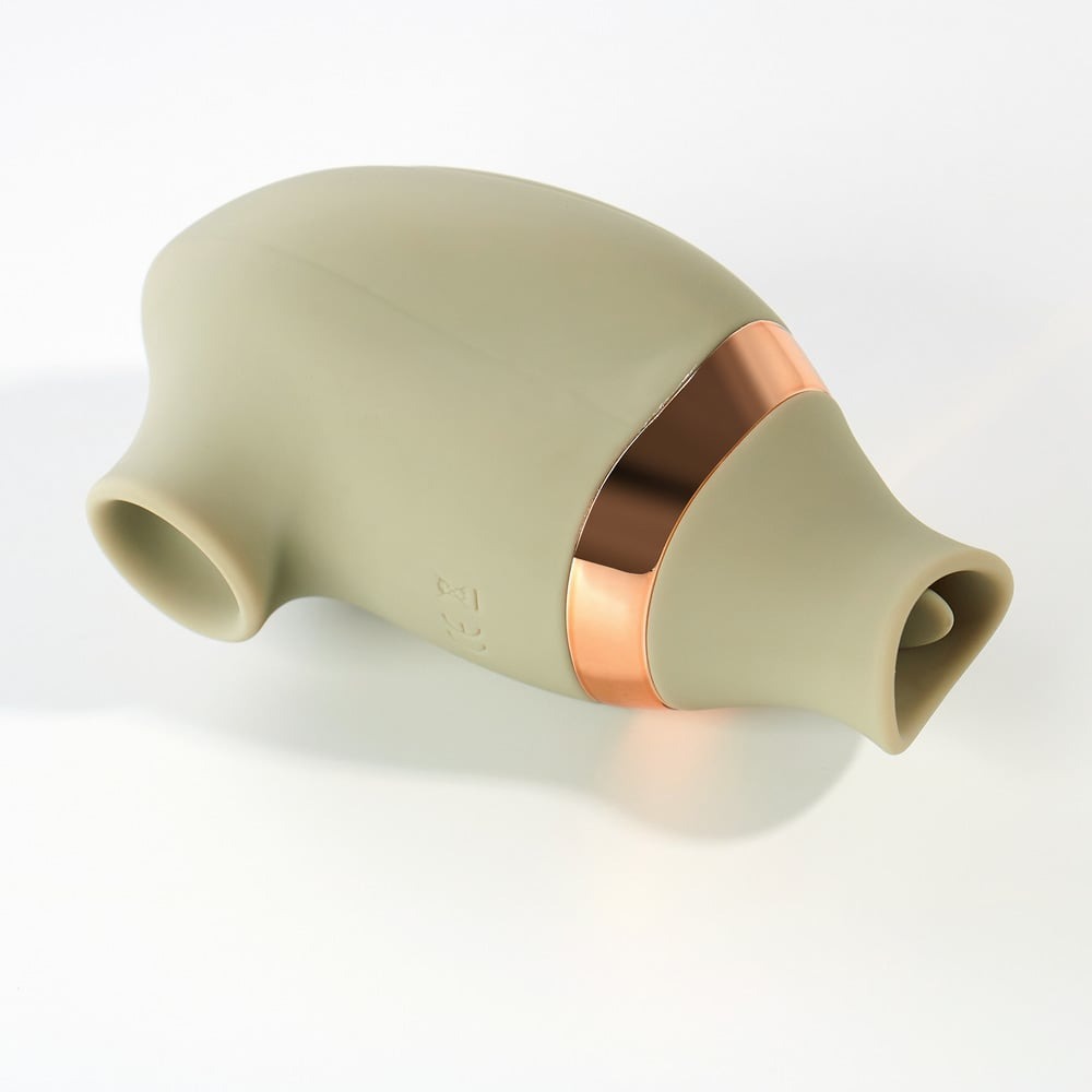 Вибратор-кролик - Вакуумный стимулятор клитора с функцией лизания (подвижный язычек) Sweet Em Velvet Lure, зеленый USB 1