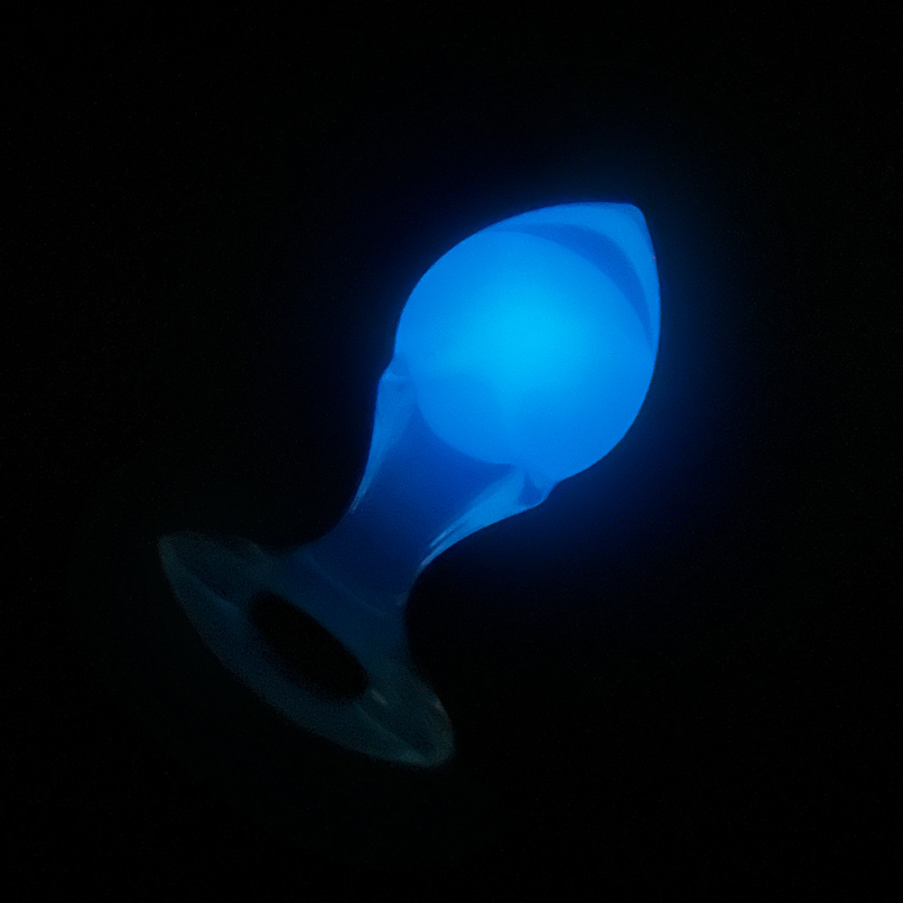 Анальные игрушки без вибрации - Люминесцентная анальная пробка UNIVIBE, силиконовая с шариком внутри, голубая, 9.6 х 4 см 19