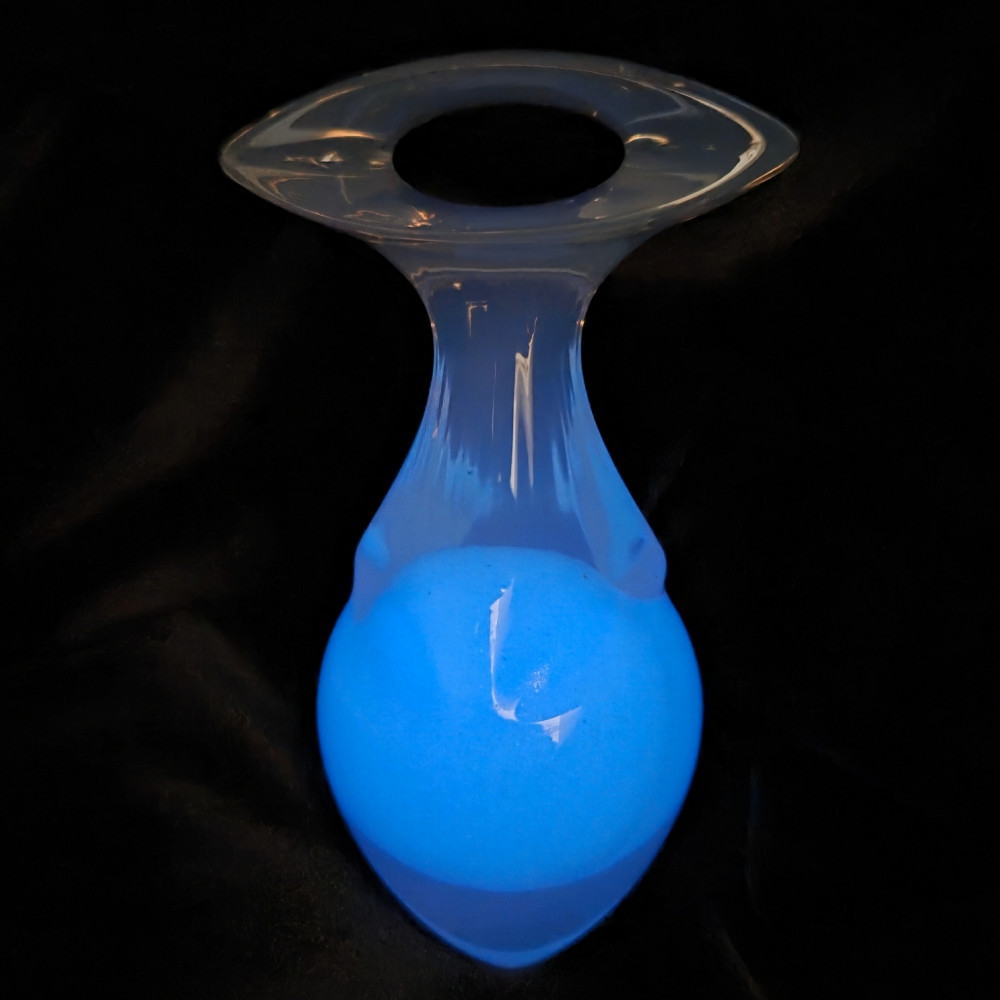 Анальные игрушки без вибрации - Люминесцентная анальная пробка UNIVIBE, силиконовая с шариком внутри, голубая, 9.6 х 4 см 16