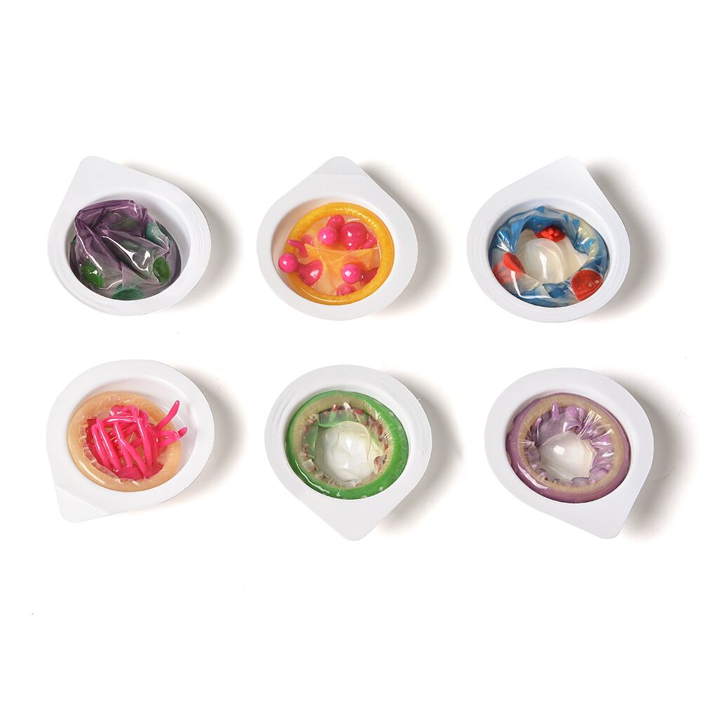 Ерегційні кільця без вібрації - Насадка на член Recare Red Monster Spike Condom (презерватив з рядами шипів) 5