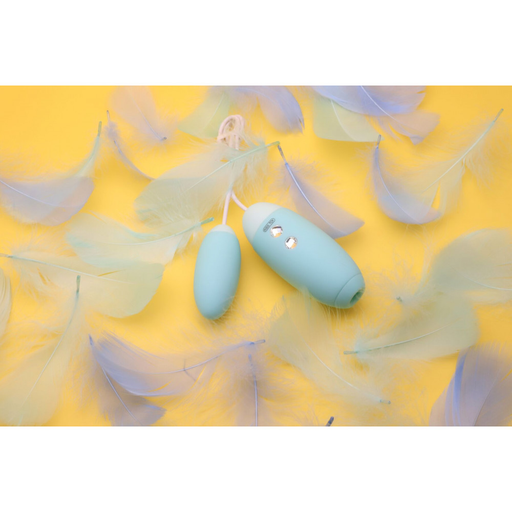 Вакуумный вибратор - Вакуумный стимулятор с виброяйцом 2-в-1 KISTOY Miss VV Cyan 9