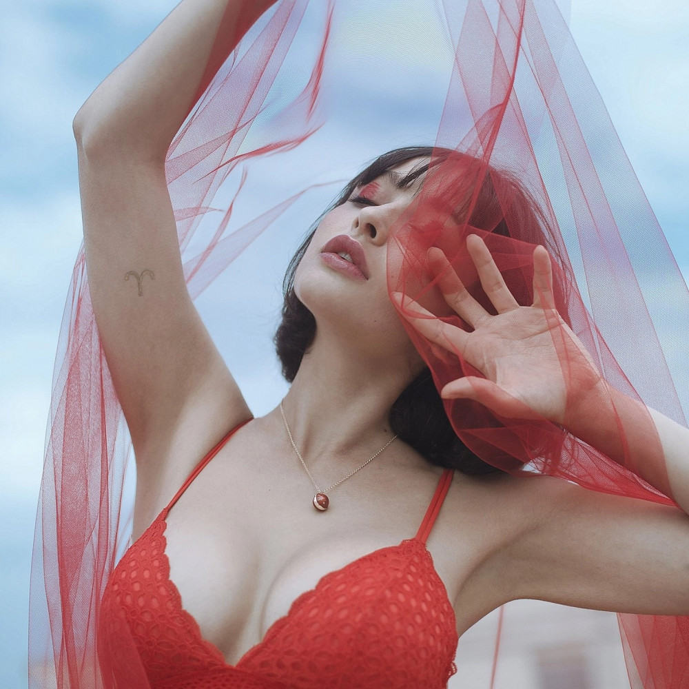 Разное - Набор Bijoux Indiscrets HOROSCOPE - Aries (Овен) вибратор на палец, гель для клитора, подвеска 4