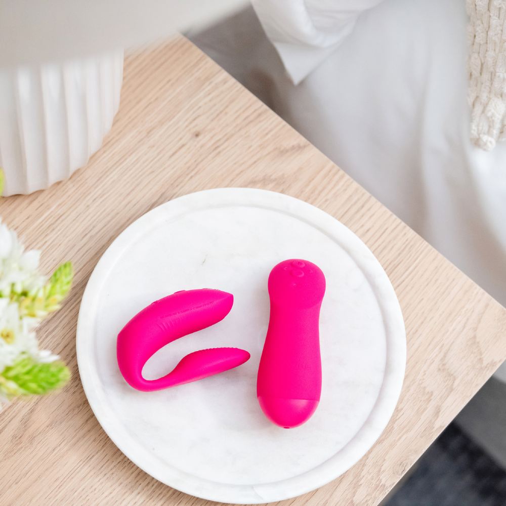 Игрушки для пар - Вибратор для пар We-Vibe Chorus Pro Electric Pink с пультом и приложением, розовый 50