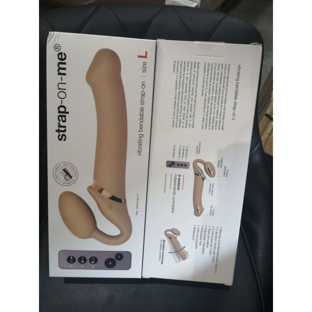 Безремневой страпон с вибрацией Strap-On-Me Vibrating Flesh L (мятая  упаковка)