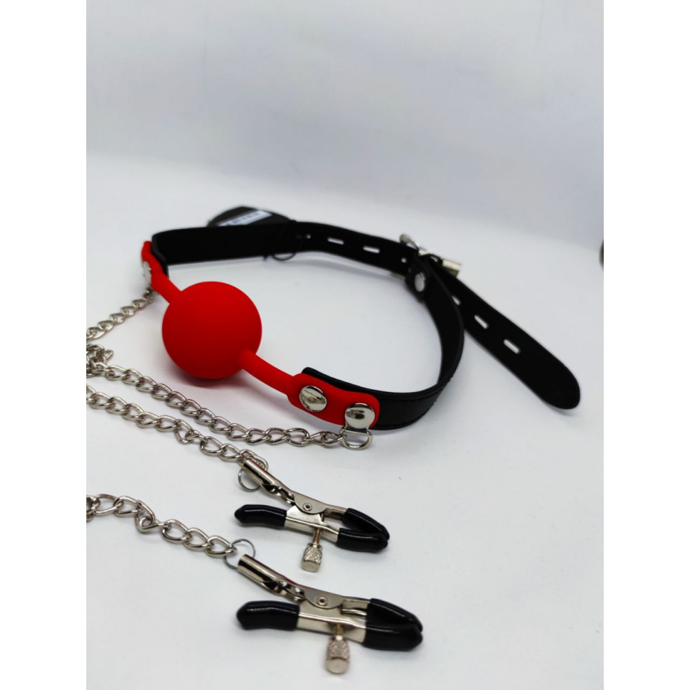 БДСМ игрушки - Кляп с зажимами на соски DS Fetish Locking gag with nipple clamps black/red 1