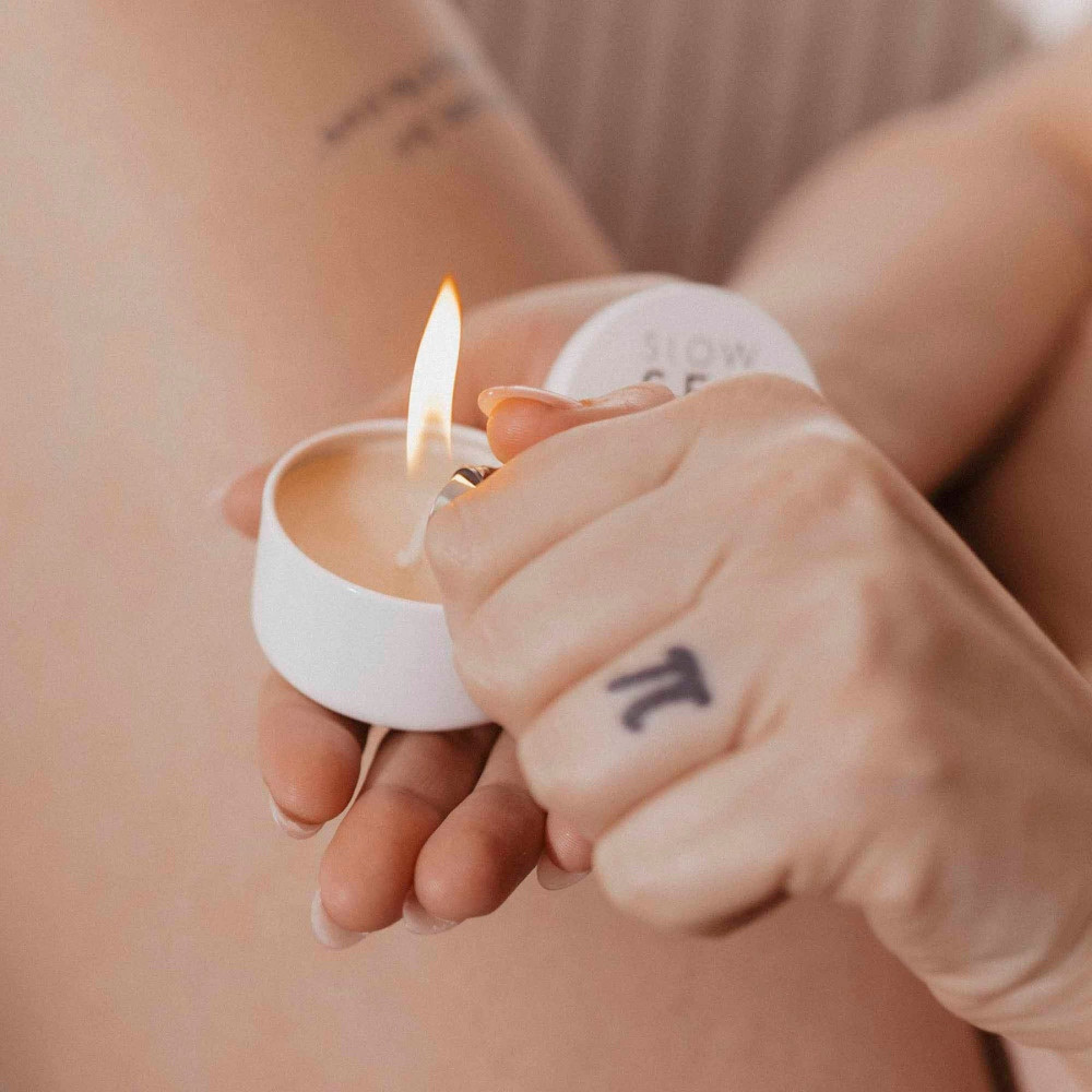 Різне - Масажна свічка з оліями ароматна Bijoux Indiscrets Massage Candle Slow Sex, 50 мл 1