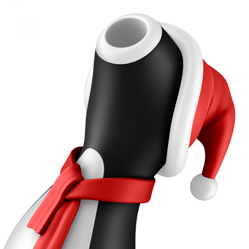 Вибраторы вакуумные - Вакуумный клиторальный стимулятор Satisfyer Penguin Holiday Edition, в шапочке и шарфе 4