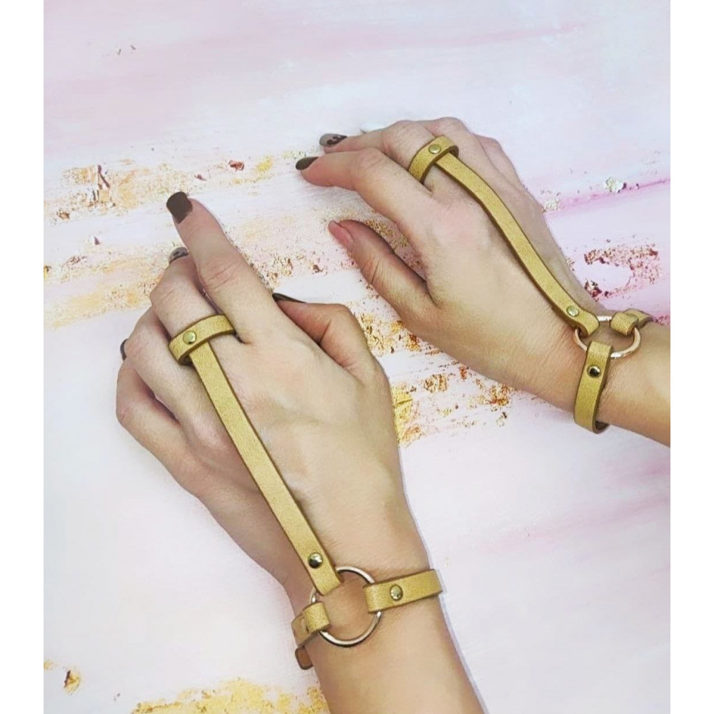 Різне - Пара браслетів на зап'ясті та палець Bijoux Indiscrets MAZE Hand Bracelet Harness Brown, екошкіра 1