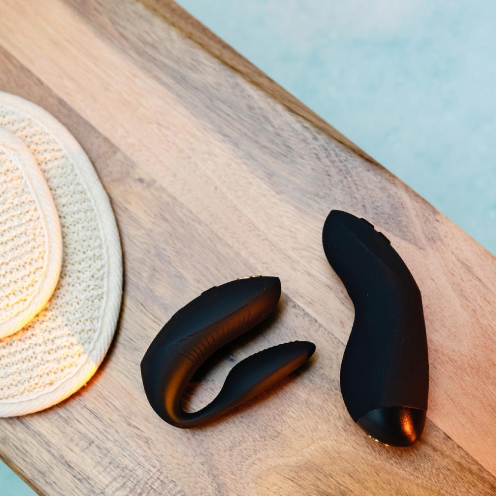 Игрушки для пар - Вибратор для пар We-Vibe Chorus Pro Satin Blackс пультом и приложением, черный 50