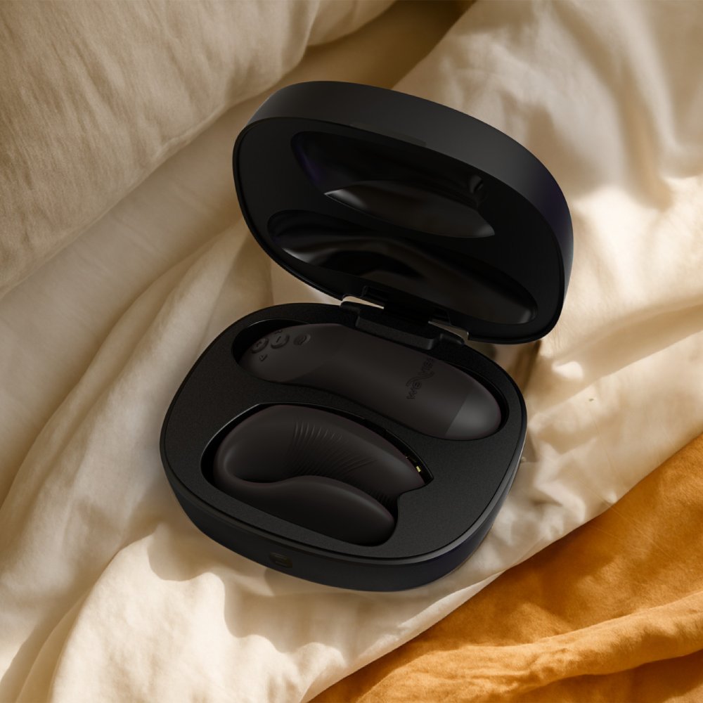 Игрушки для пар - Вибратор для пар We-Vibe Chorus Pro Satin Blackс пультом и приложением, черный 10