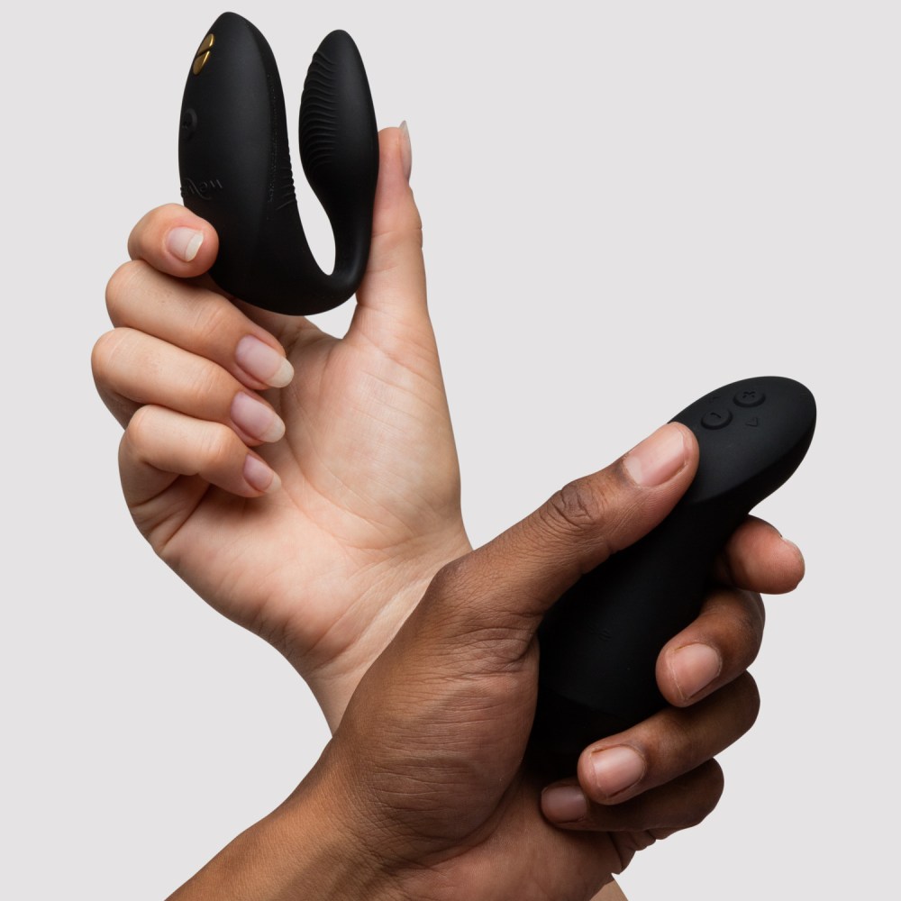 Игрушки для пар - Вибратор для пар We-Vibe Chorus Pro Satin Blackс пультом и приложением, черный 3