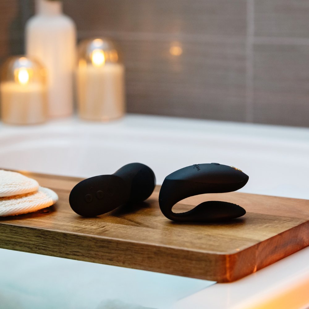 Игрушки для пар - Вибратор для пар We-Vibe Chorus Pro Satin Blackс пультом и приложением, черный 49