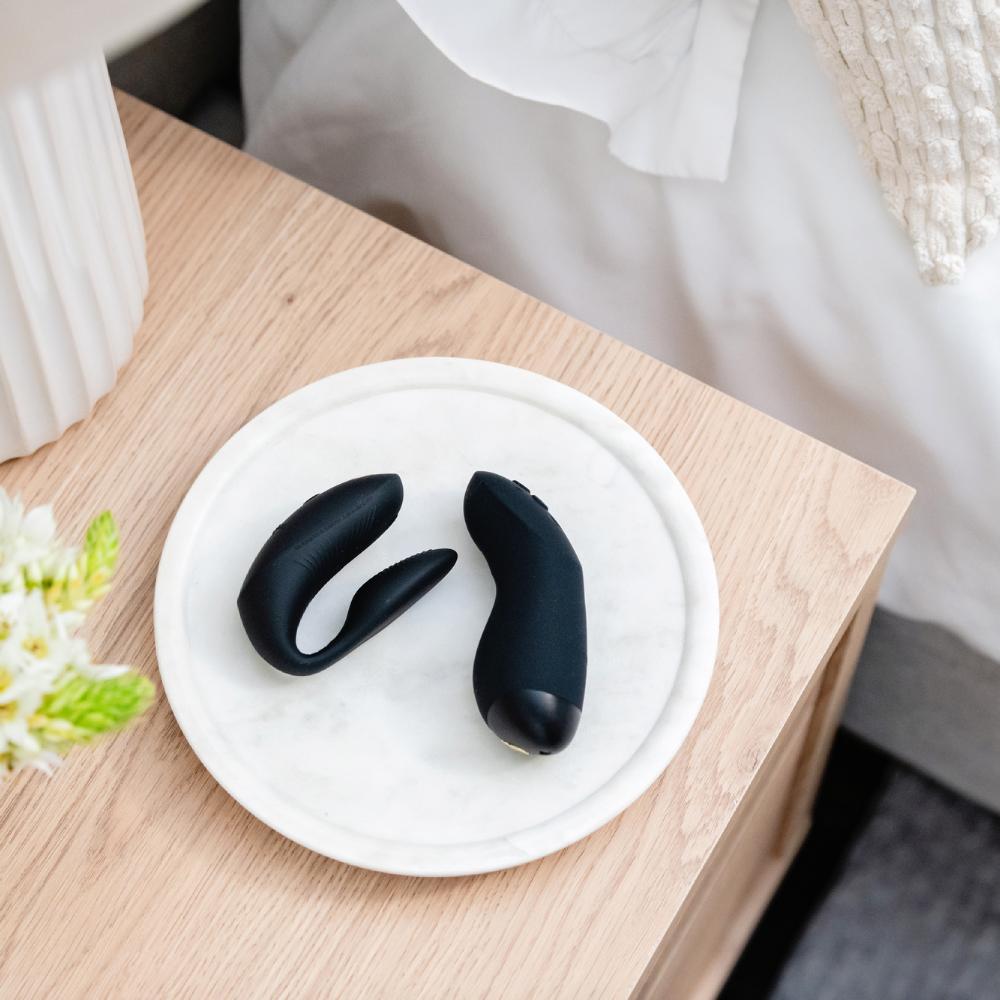 Игрушки для пар - Вибратор для пар We-Vibe Chorus Pro Satin Blackс пультом и приложением, черный 51