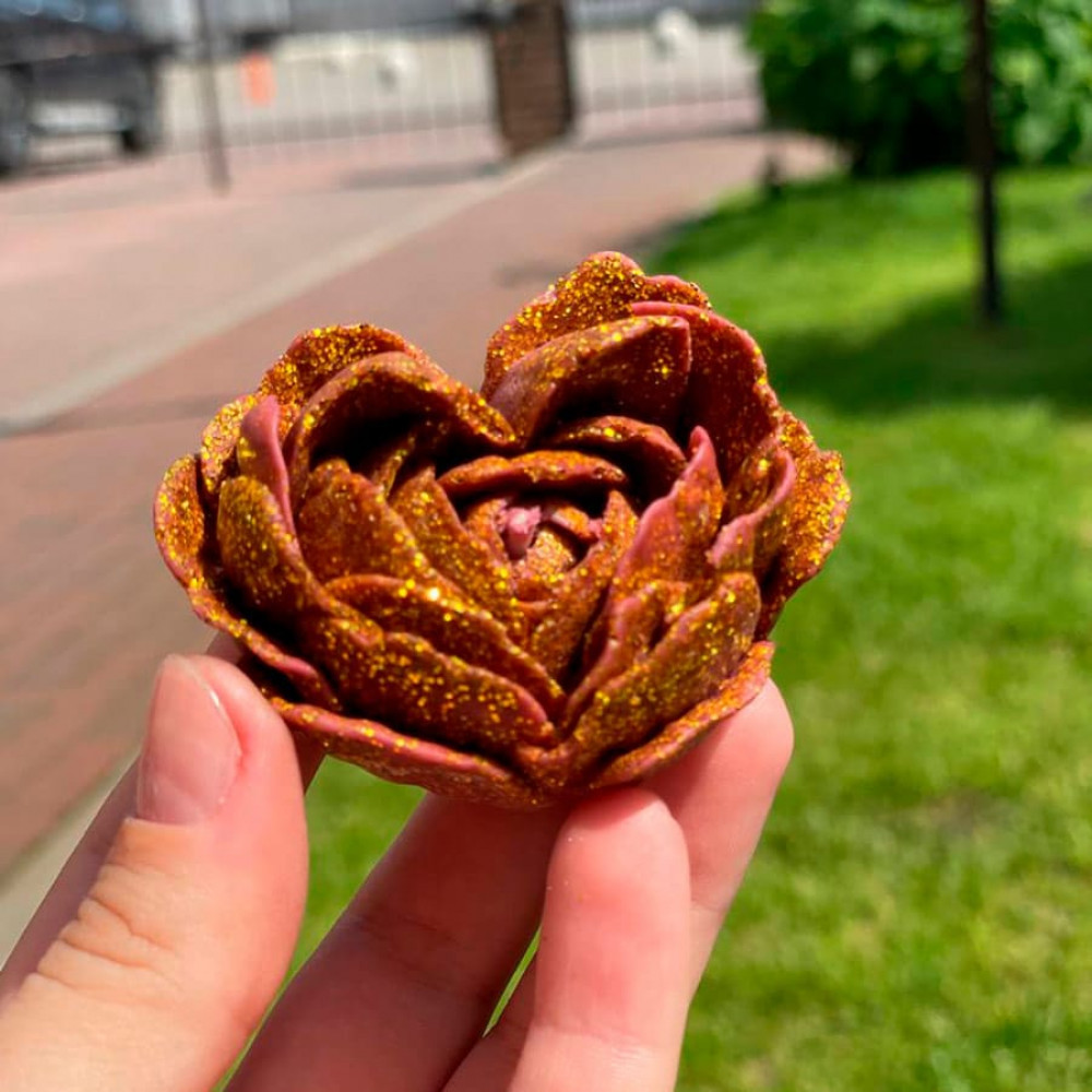 Різне - Свічка низькотемпературна у вигляді троянди з глітером GlowKink бордова, М 58