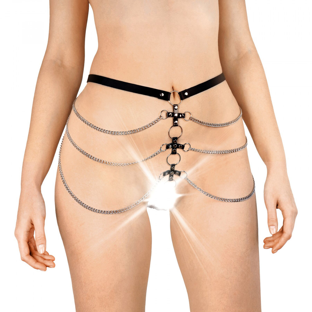 Сексуальные трусики - Сексуальные кожаные трусики украшенные цепями Art of sex - Cross, цвет Черный, размер L-2XL