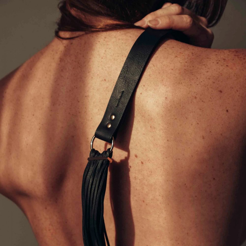 Різне - Флогер Bijoux Indiscrets MAZE - Tassel Flogger Black 2