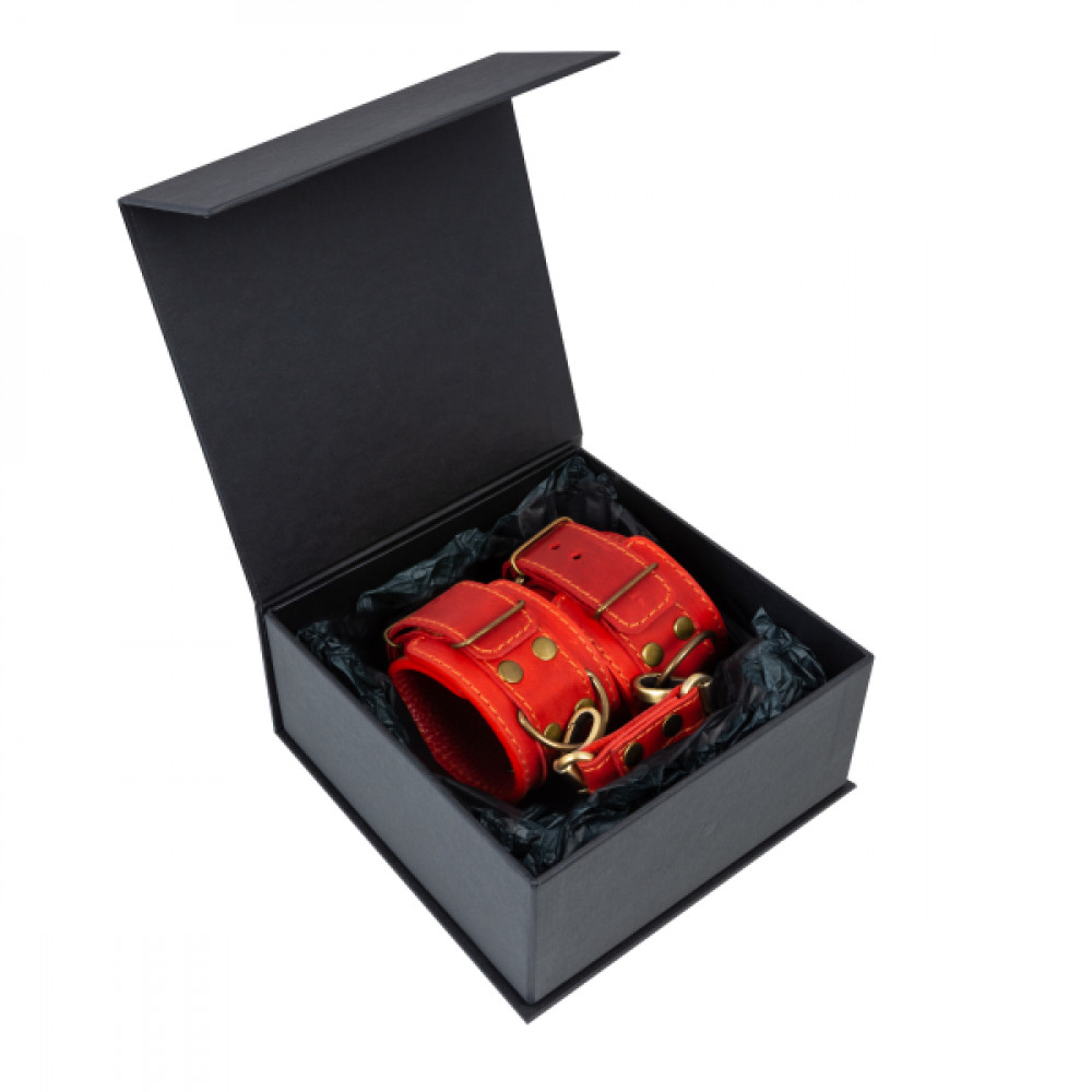 Наручники, веревки, бондажы, поножи - Премиум наручники LOVECRAFT красные, натуральная кожа, в подарочной упаковке 2