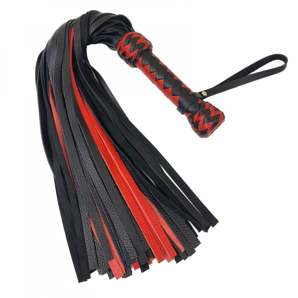 БДСМ плети, шлепалки, метелочки - Черно-красный флоггер классический, натуральная кожа, 50 хвостов, по 50см, рукоятка 20см 1