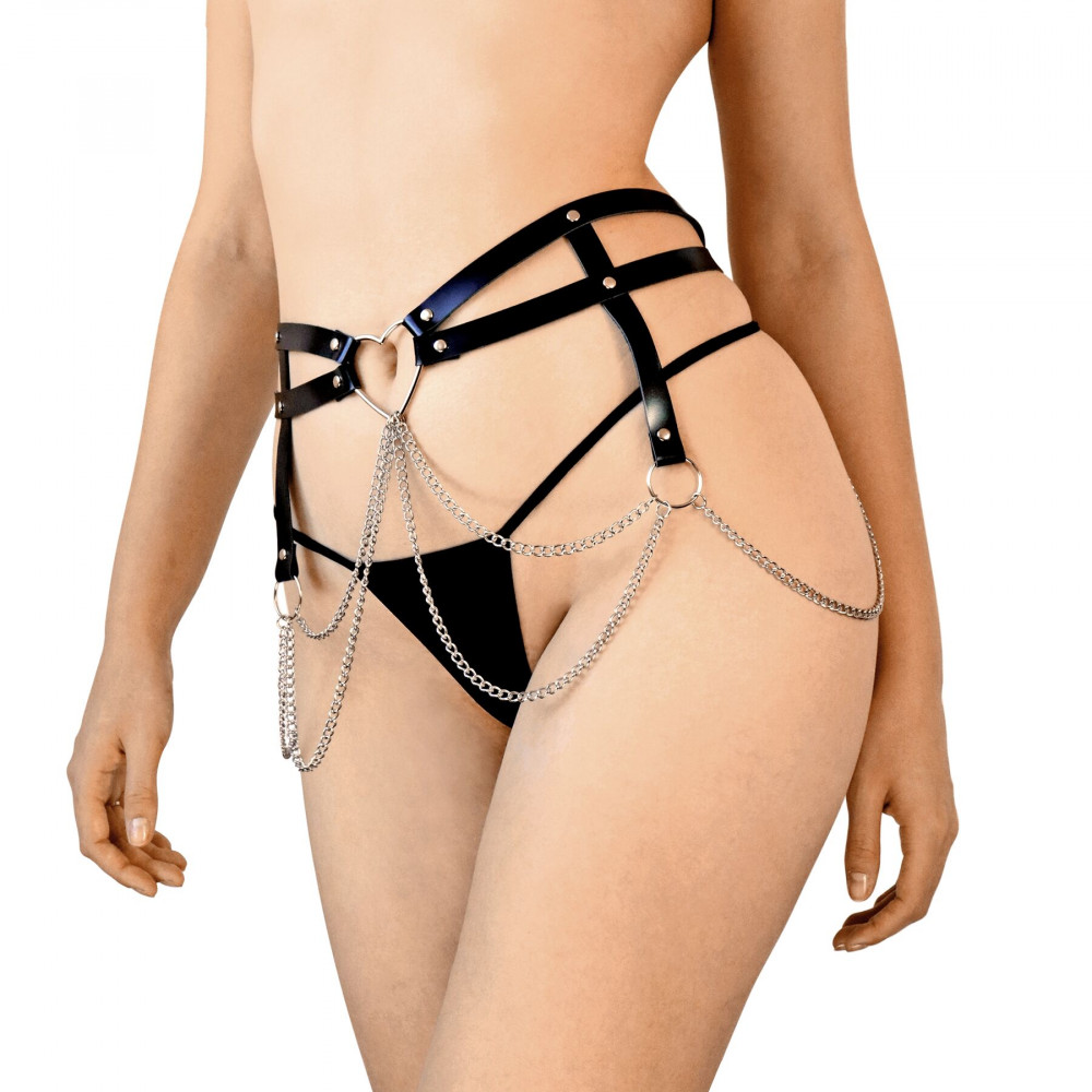 Чокеры, портупеи - Кожаный пояс декорированный цепочками Art of Sex - Becky, размер XS-M, цвет Черный