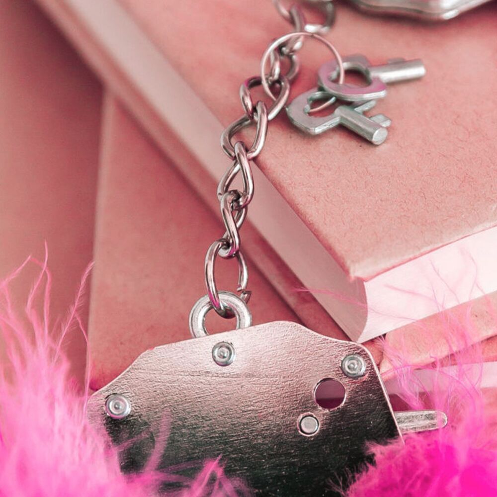 Наручники, веревки, бондажы, поножи - Наручники металлические Adrien Lastic Handcuffs Pink с розовой пушистой отделкой 3