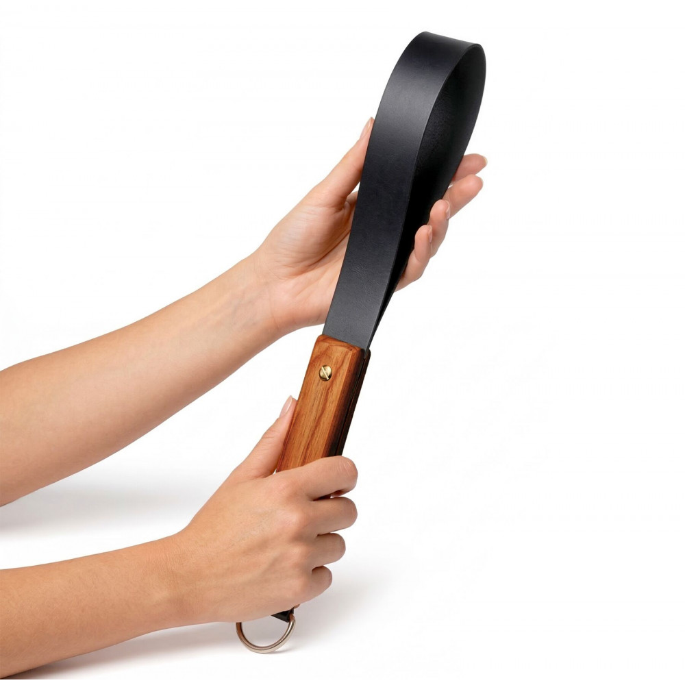 Плети, стеки, флоггеры, тиклеры - Кожаная шлепалка с деревянной ручкой Art of Sex - Deniro, цвет черный 3