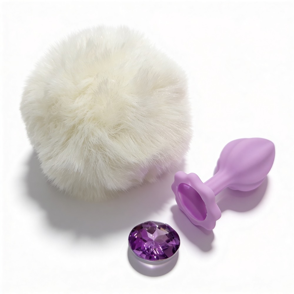Анальные игрушки без вибрации - Анальная пробка рельефная ALUME, S, лиловая с белым пушком и сменным лиловым камнем, 7 х 2,8 см 3